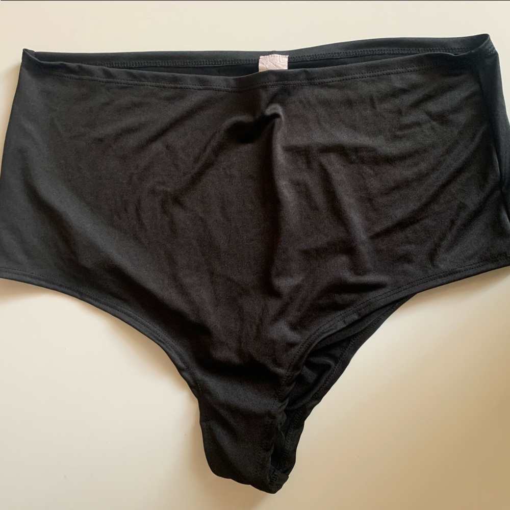 Black high waisted bottoms